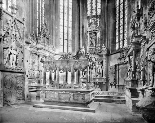 Wilhelm Kratt (1869-1949), Blick in den Chor der Wertheimer Stiftskirche, Aufnahme ca. 1920 (Vorlage: Generallandesarchiv Karlsruhe 498-1 Nr. 335)




