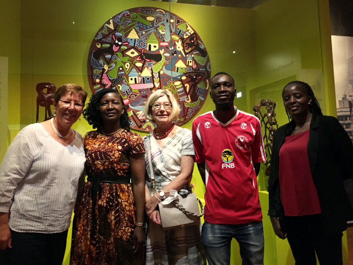 Namibia-Delegation beim Besuch des Linden-Museums in Stuttgart