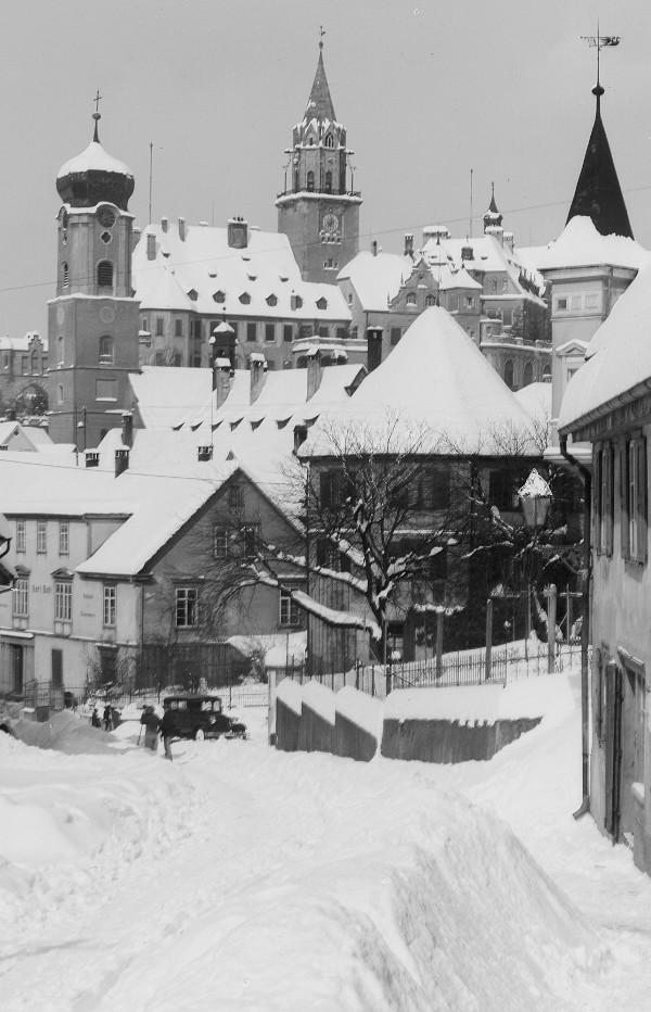 Stadtansicht Sigmaringen; Im Vordergrund Josefstraße mit großen Schneemassen (ca. 1930)
N 1/68_1048