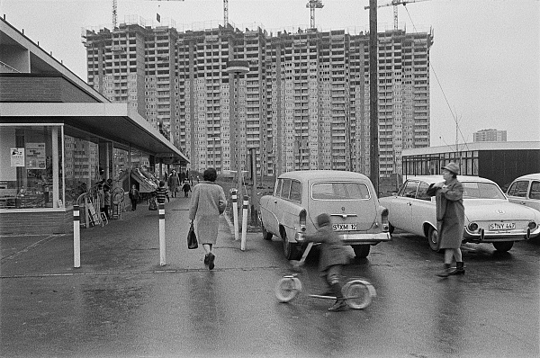Fotografie von Burghard Hüdig - Das Stuttgarter Julius-Brecht-Hochhaus während der Erbauung 1968